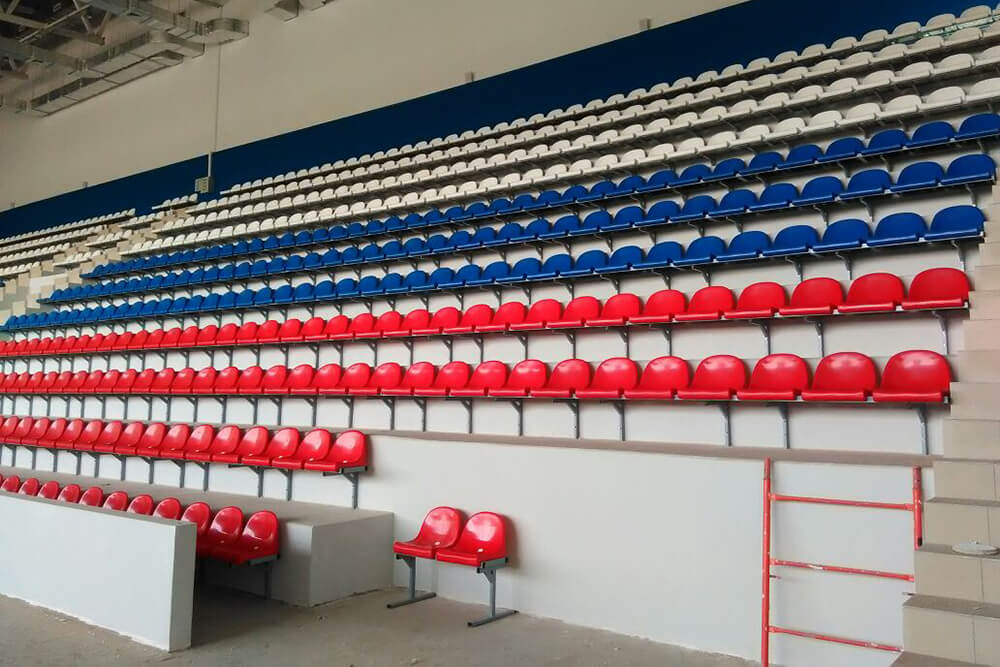 Разноцветные кресла стадиона